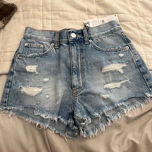 Brand new Zara shorts, denim blue, size 00 in USA sizing and 32 in Eur sizing.